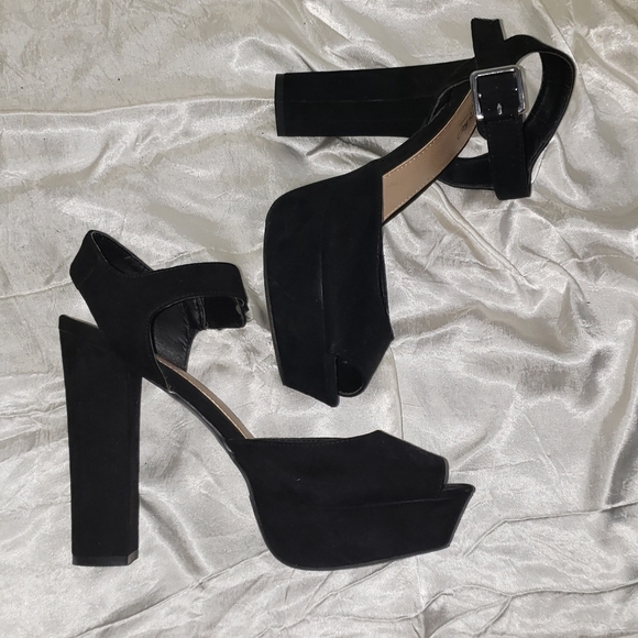 Suede black platform strap on heels - Picture 2 of 3